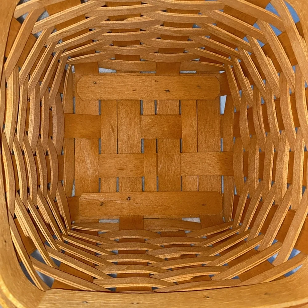 Longaberger Tall Tissue Basket W/Lid. Signed Numbered. Liner. Sz. 6.5” Square. - Picture 10 of 12